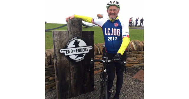 Edward 2017 ständing by post to Lands End