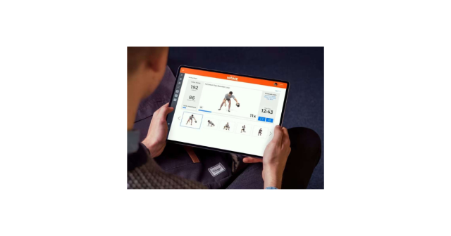 Digital fitness training app guiding structured exercise programming